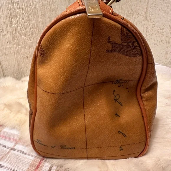 Alviero Martini Leather Travel Bag - Picture 4 of 11